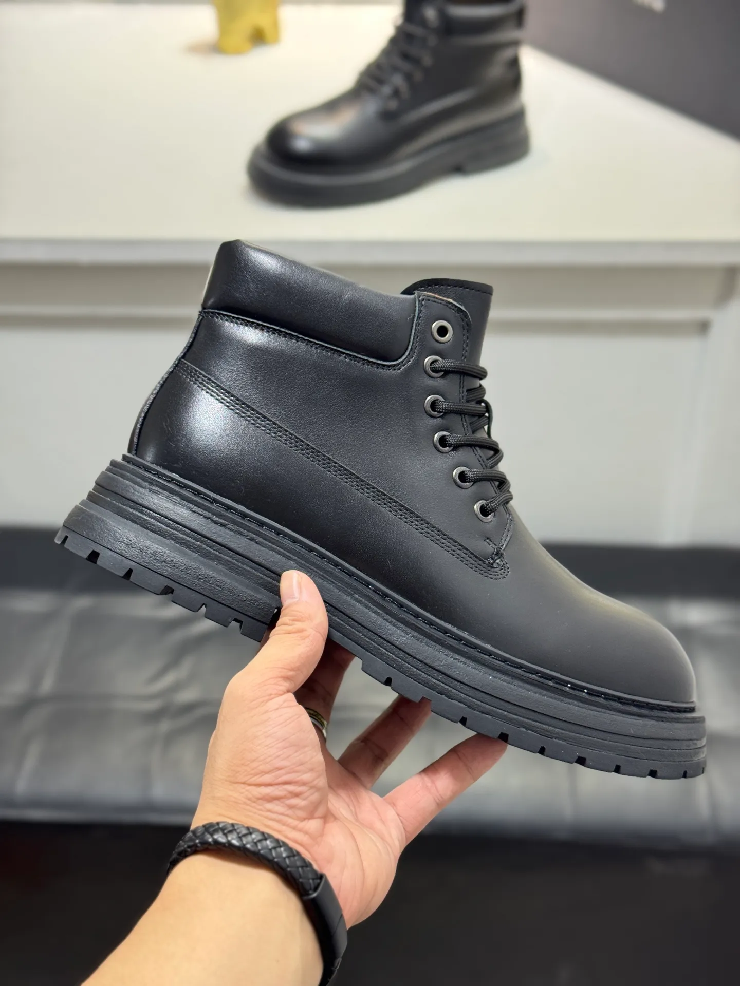 Men's men's shoes 💰660 [New style] 🦥🦥UGG - high-end quality 🔥Australian imported wool 🔥Full fur original single entry and exit counter without pressure, let you feel no replacement 💏The upper is made of first-layer cowhide 'all original Australian wool' Strict men's boots thick wool can be distinguished by the naked eye 💓Real wool keeps warm and does not smell like feet, warms the whole winter ✨Carefully crafted for those who know the goods🔥Size: 38-44 (45 customized